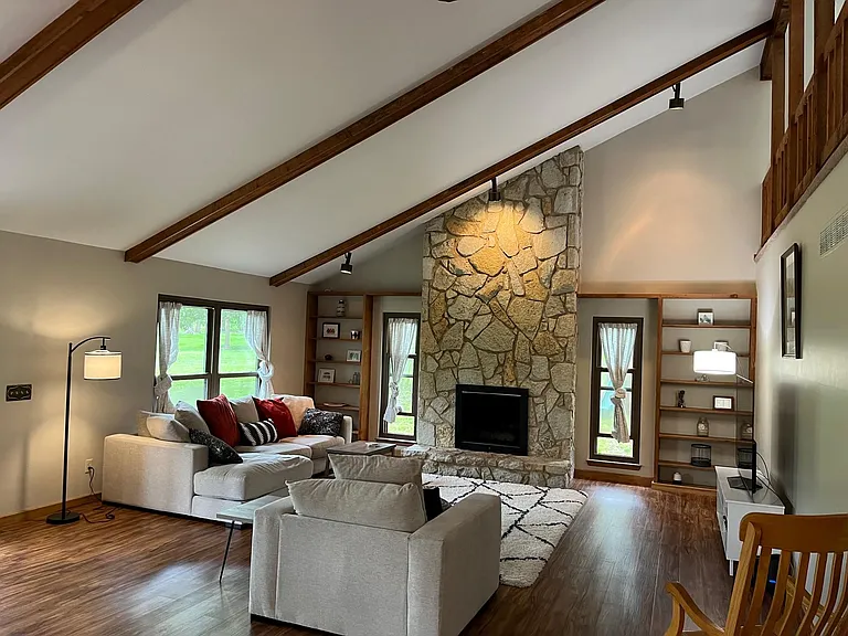 835 Yosemite Dr — Photo 3