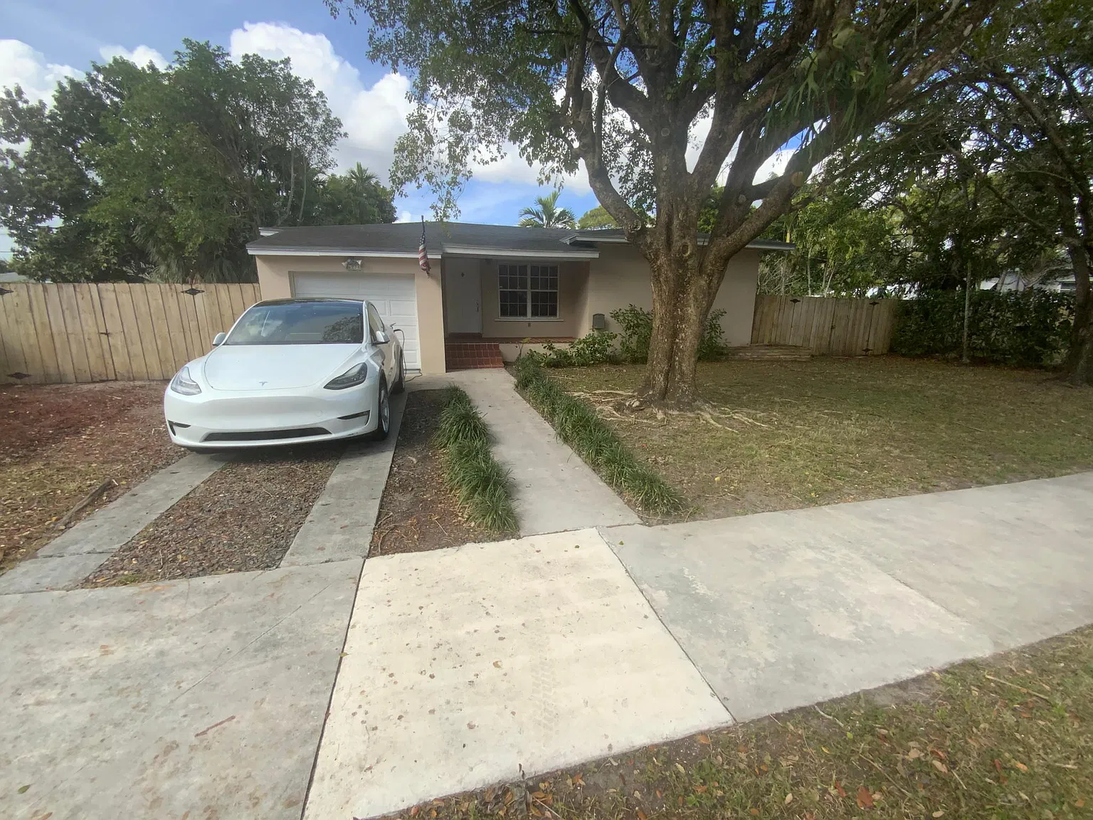 2 bed, 1319 sqft, $3,900 — Photo 2