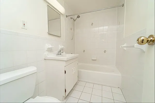 Rented by Modern Spaces | media 16