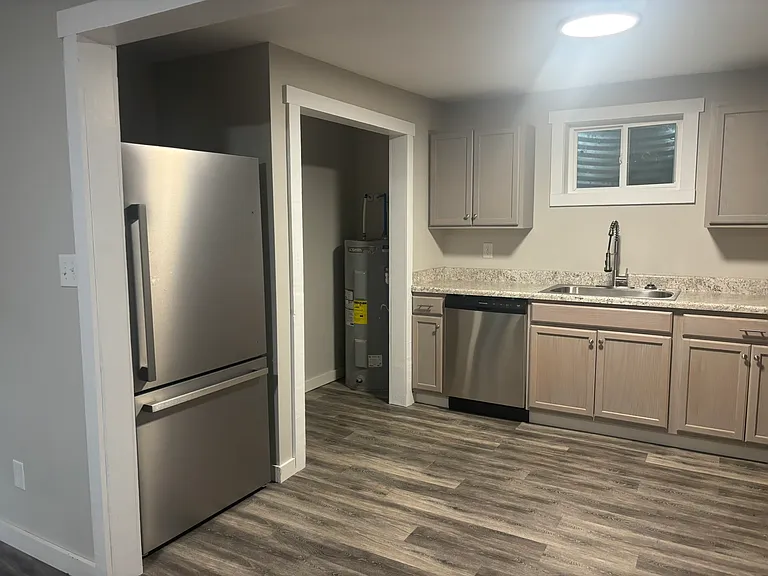 731 Berry St NE — Photo 3