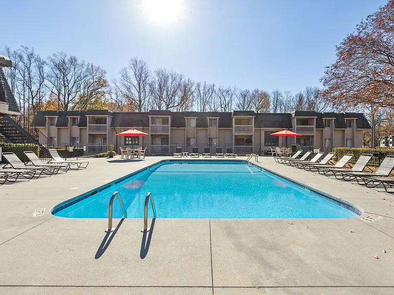 Fairway Club Apartments — Photo 3
