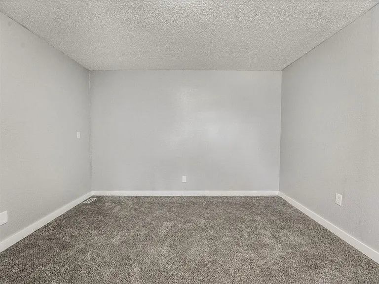1209 NE 42nd St — Photo 18