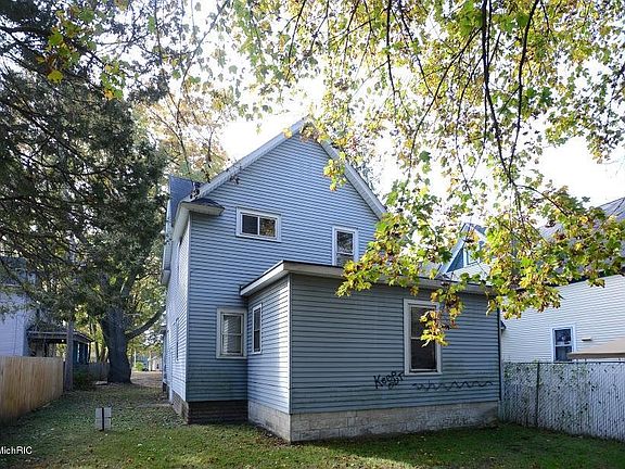 2nd image of 1521 Fairbanks Ct