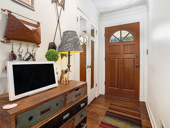 Front hallway w/professionally organized coat closet (double doors to the left of front door)