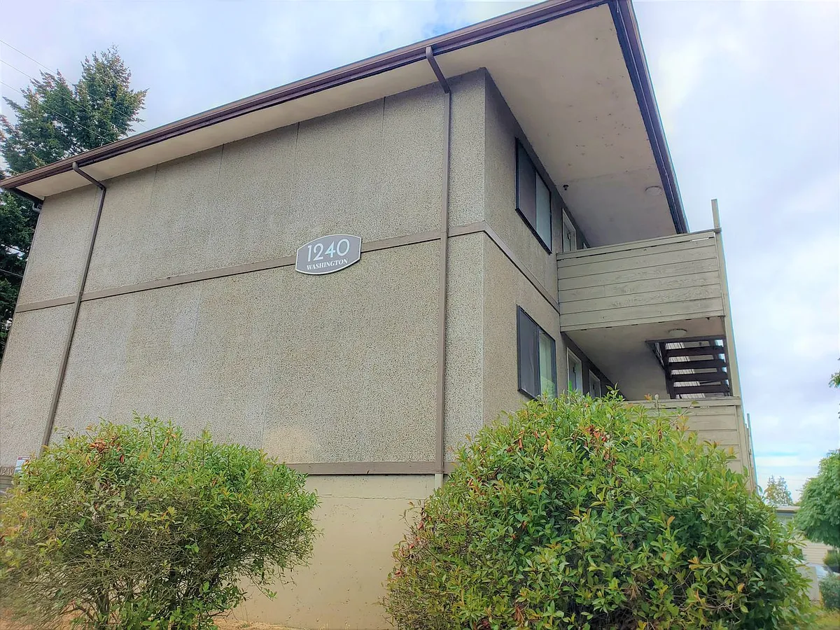 Building Photo - 1240wa