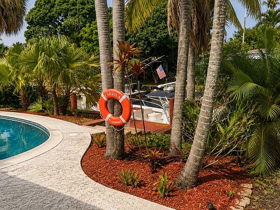5th image of 2041 SW 23RD Avenue