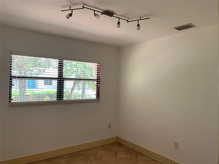 2436 Waldemere St — Photo 10