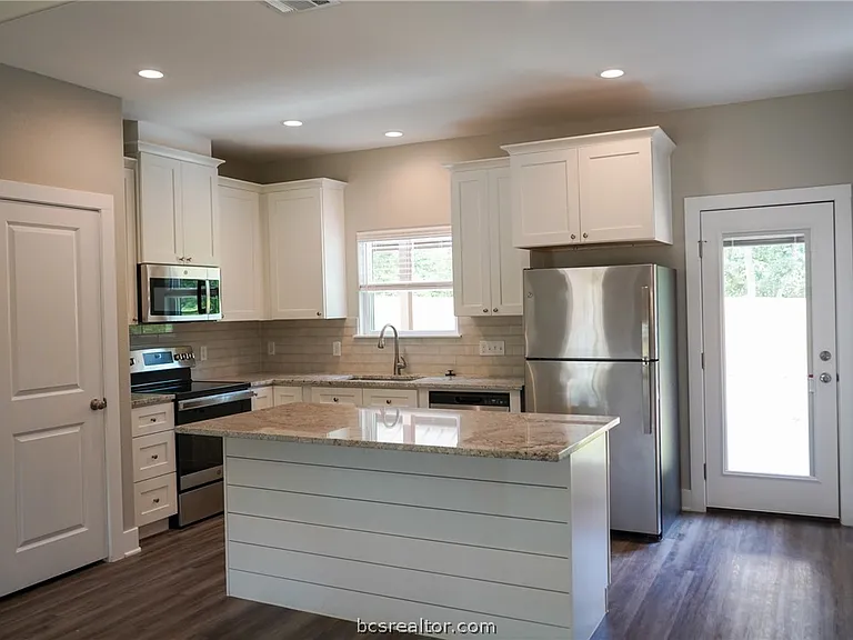 6475 FM 244 — Photo 3