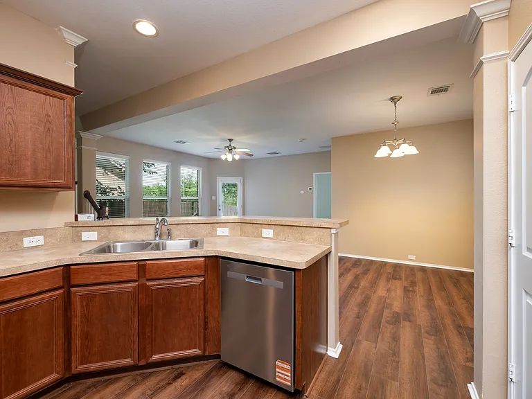 2510 Sedona St — Photo 7
