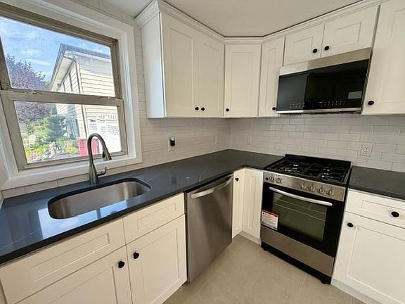 5th image of 46 Humbert St #1