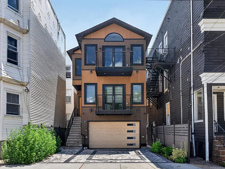 482 John F Kennedy Blvd #2 — Photo 1