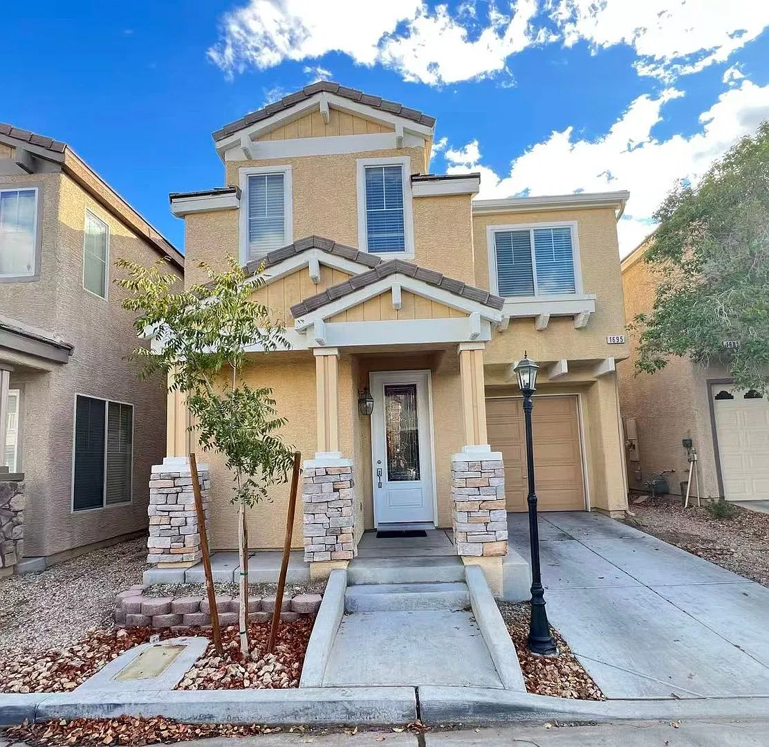 Charming 2-bedroom, 3-bathroom home in the heart of Las Vegas — Photo 1