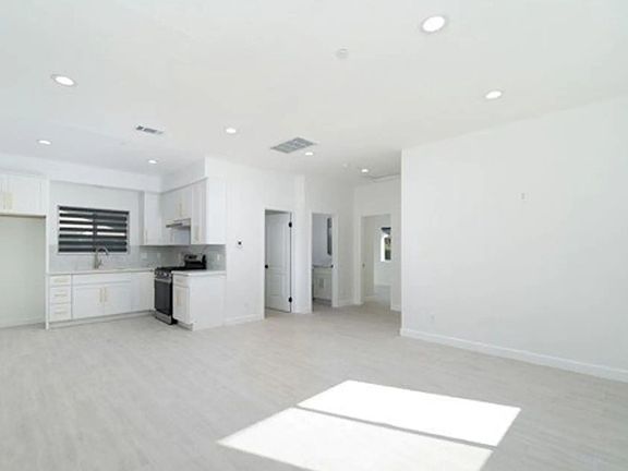 4th image of 14412 Olive St