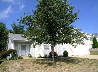 1142 Fenton Park Dr, Fenton, MO 63026