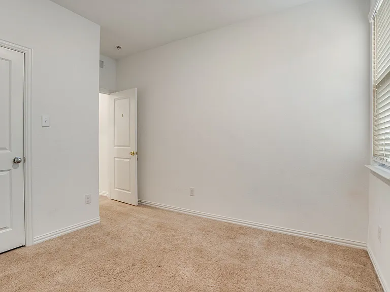 4913 Sagerun Dr — Photo 3