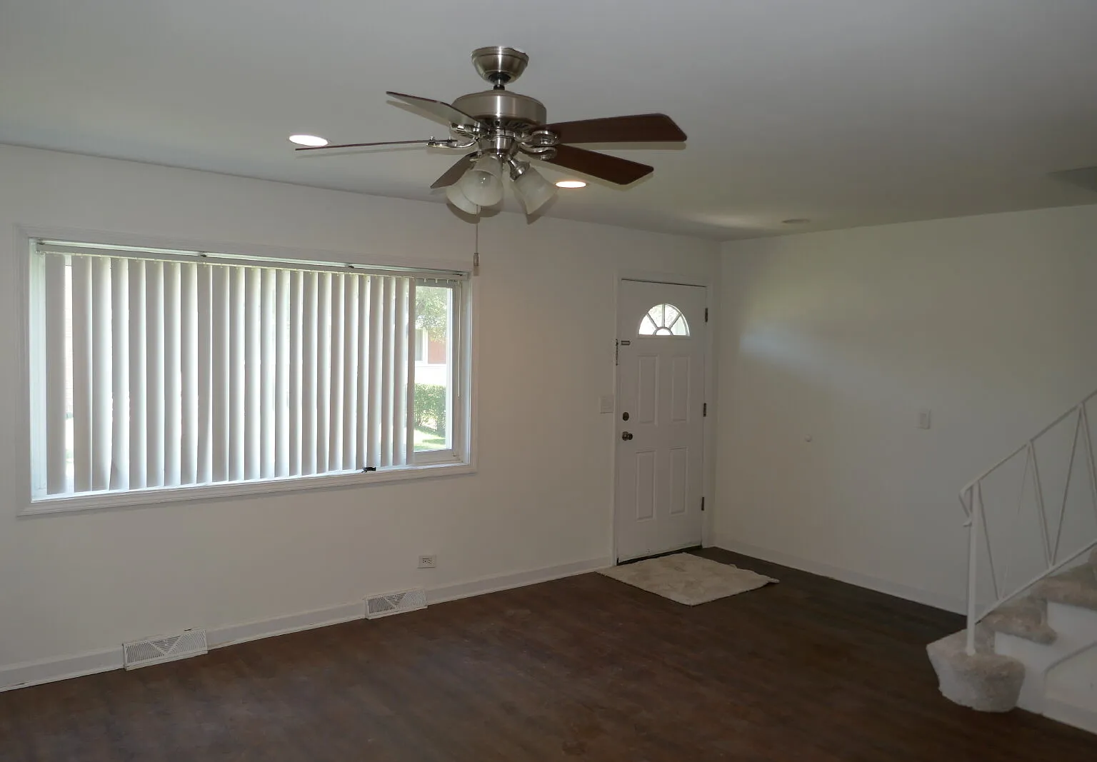 3 bed, 1.5 bath, 1605 sqft, $2,400 — Photo 3