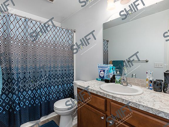 5th image of 118 Travis St NE