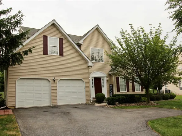 1560 Silo Hill Ln, Breinigsville, PA 18031