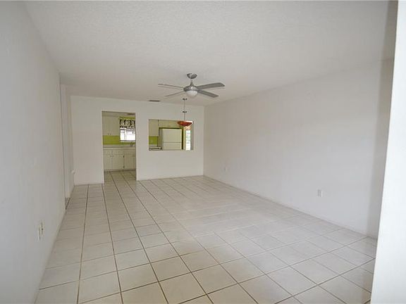 5th image of 2950 Captiva Gardens Dr #13