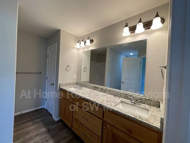 3862 W Linwood St — Photo 9
