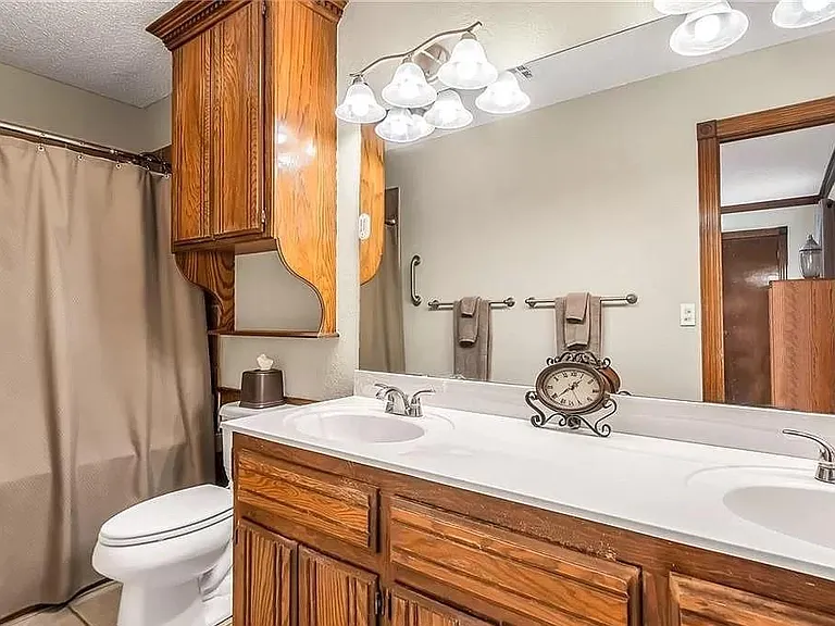 2613 Redwood Ln — Photo 14