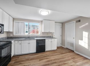 Donovan Townhomes, South Lyon, MI 48178