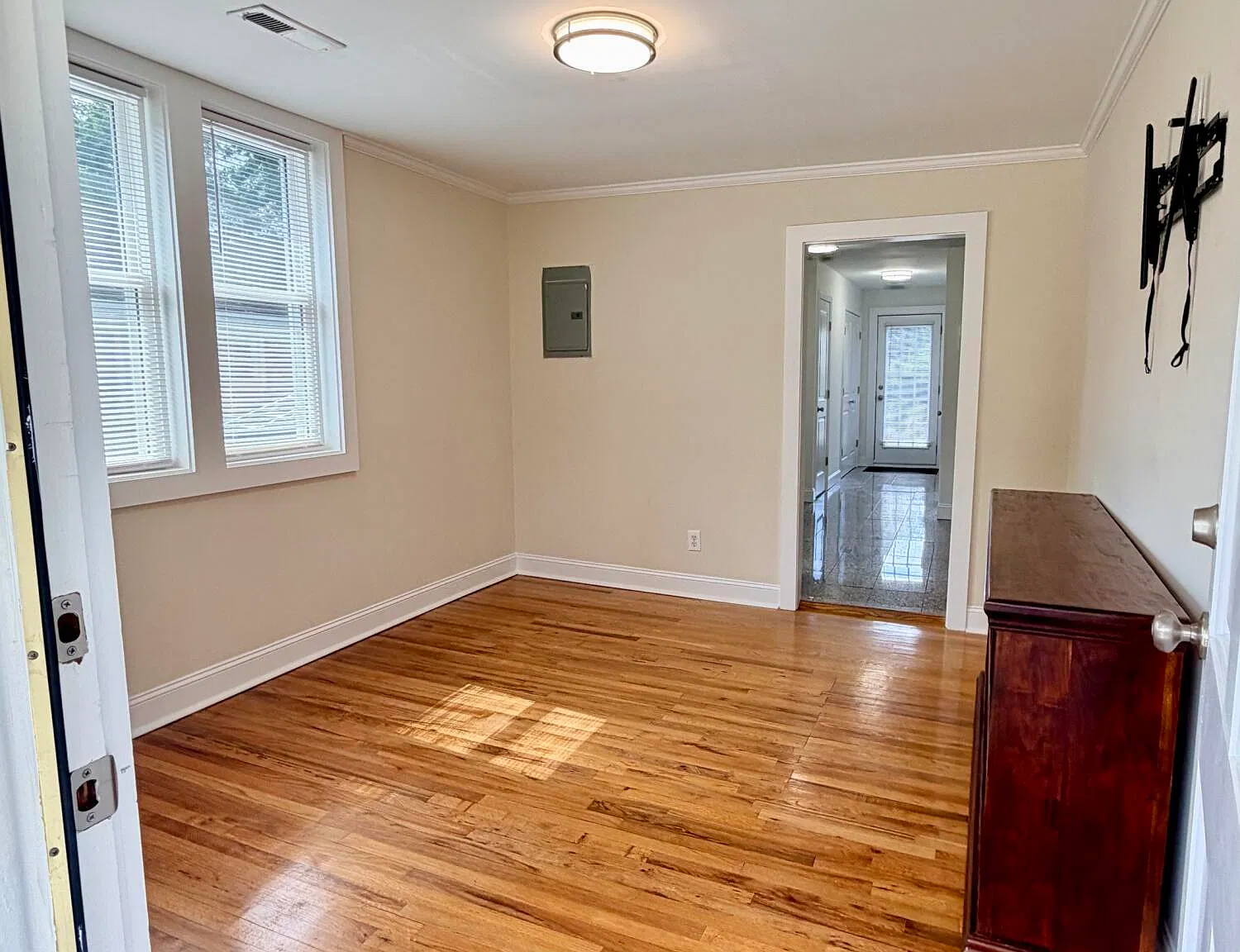 2 bed, 1.5 bath, 875 sqft, $3,200 — Photo 3