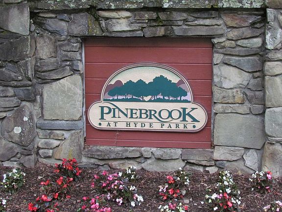 3rd image of 138 Pinebrook Dr