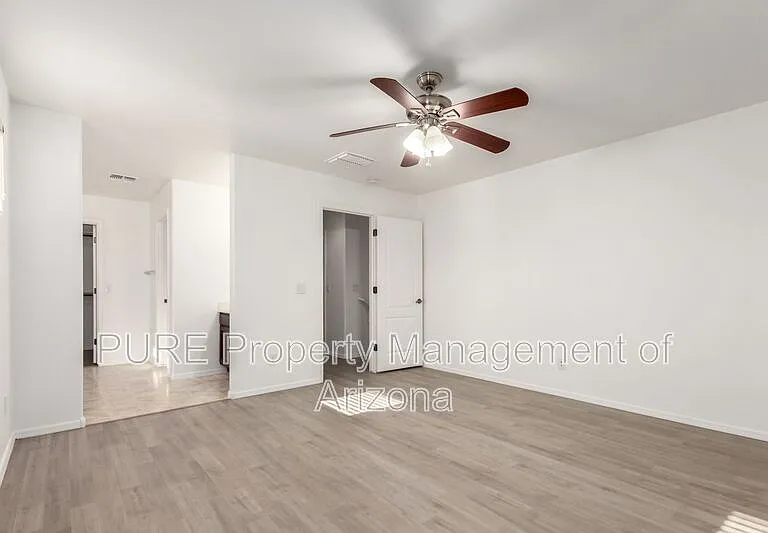 4044 E Oakland St — Photo 9