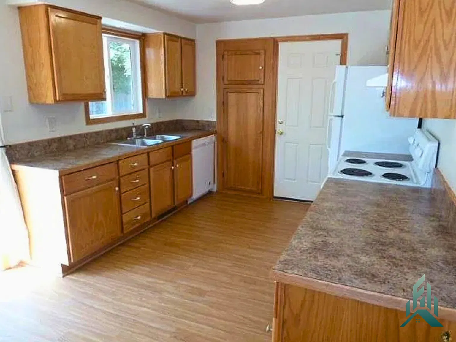 3 bed, 913 sqft, $2,095 — Photo 3