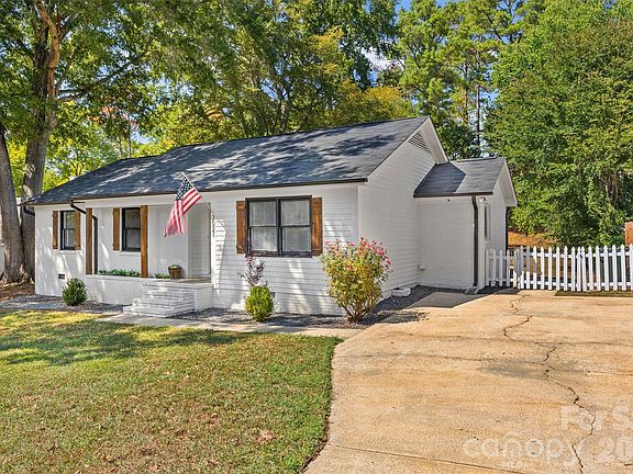 2nd image of 2021 Downey St