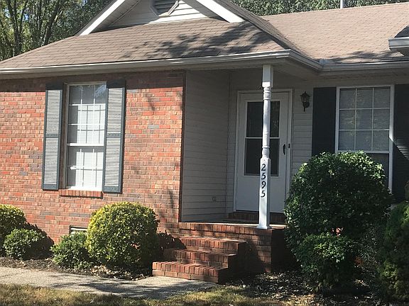 3rd image of 2595 Oak Hill Dr