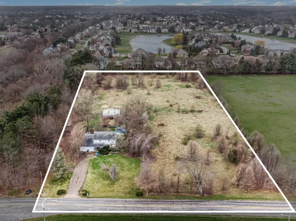 51405 Elm Rd, Granger, IN 46530