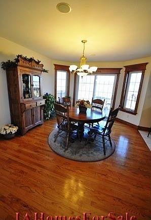 Dining Area - enjoy views of wildlife out the back door!