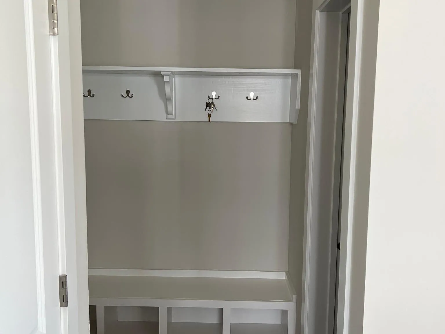 1050 Valentine Ln — Photo 4