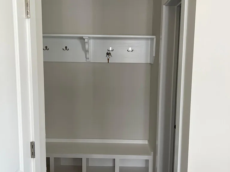 1050 Valentine Ln — Photo 4