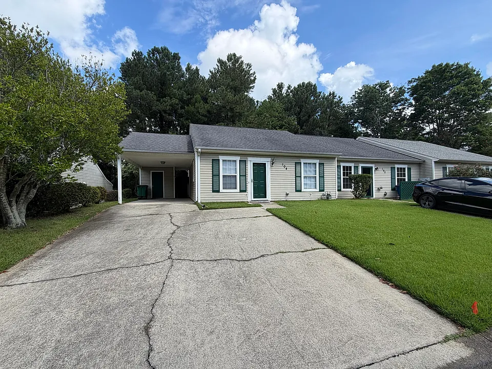 104 Singletree Ln
