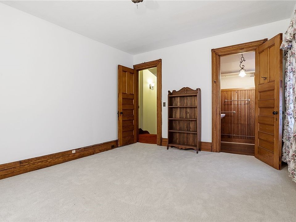 31st image of 160 Cuyler St