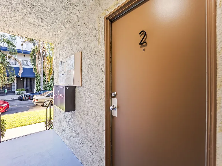 4329 Van Nuys Blvd — Photo 16