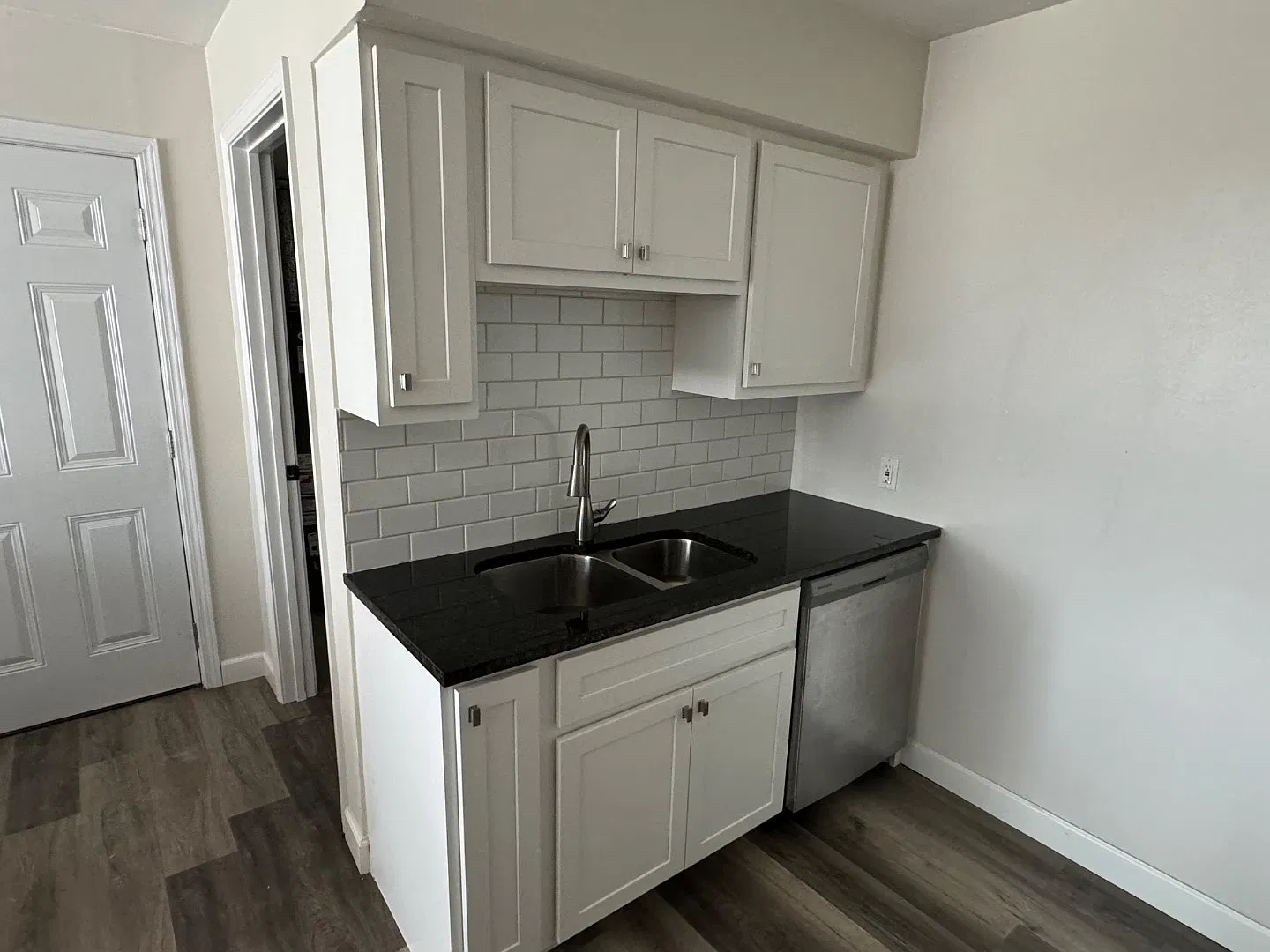103 Meadowlark St - 103B — Photo 2