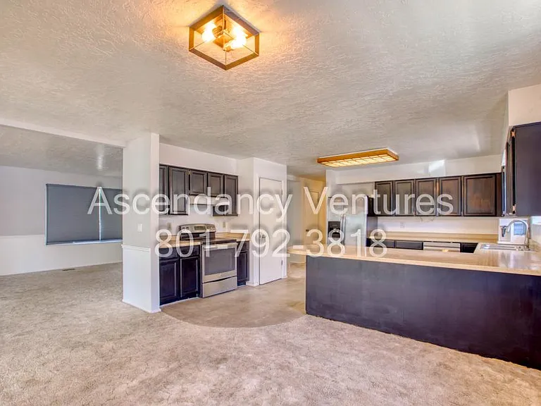 706 Buzianis Way — Photo 16