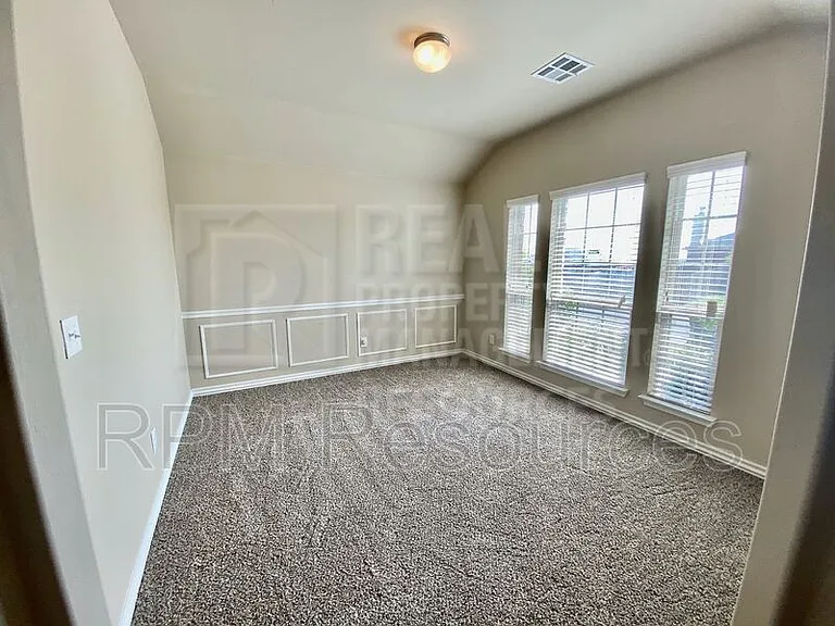 9501 Timberwind Ln — Photo 4