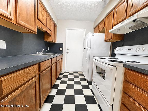 2nd image of 7913 JASPER Avenue
