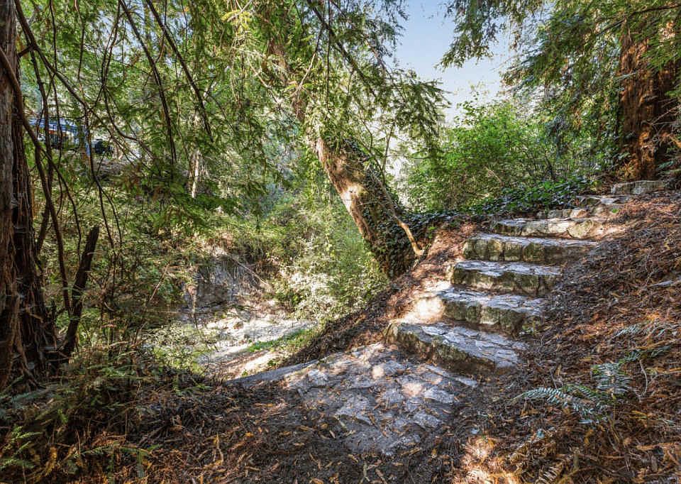 2nd image of 782 Lockhart Gulch Rd