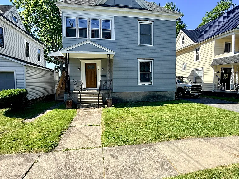 115 Flower Ave W #1 — Photo 1