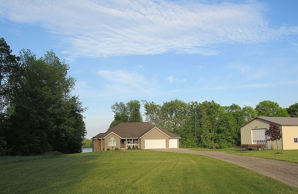Front of home and pole barn 