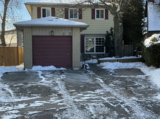527 Carmello Ct, Pickering, ON L1W 2Z4