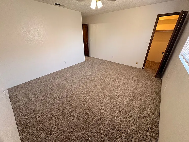 907 E Oakridge Ave — Photo 13
