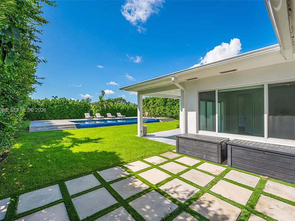 740 S Shore Dr