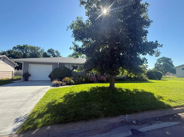 319 N GRANT AVE, Hershey, NE 69143